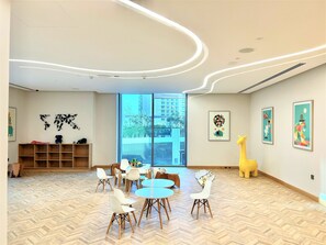 Apartment (2 Bedrooms) | Children's area - Elegant Stay: Balcony & Stunning Dubai Creek Views (Dubai)