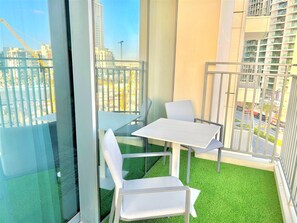 Apartment (2 Bedrooms) | Balcony - Elegant Stay: Balcony & Stunning Dubai Creek Views (Dubai)