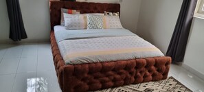 Appartamento, letti multipli | 3 camere, ferro/asse da stiro, Wi-Fi gratuito, lenzuola