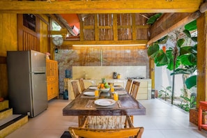 Eenvoudige villa, meerdere bedden | Dineren