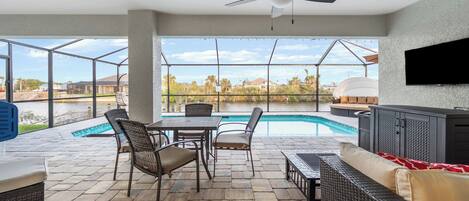 Een verwarmd zwembad