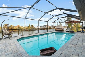 A heated pool - Heated Pool w/ King Bed + Gulf Access + Game Room (Cape Coral)