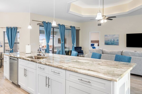 Interior - Heated Pool w/ King Bed + Gulf Access + Game Room (Cape Coral)