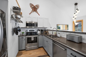 Condo, 2 Bedrooms | Private kitchen | Coffee/tea maker, fridge, oven, toaster - Chalet Chic Condo, Short Walk To Lift 7, Covered Parking 2 Bedroom Condo by RedAwning (Telluride)