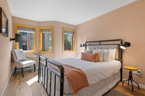 Condo, 2 Bedrooms | 2 bedrooms, WiFi (free) - Chalet Chic Condo, Short Walk To Lift 7, Covered Parking 2 Bedroom Condo by RedAwning (Telluride)