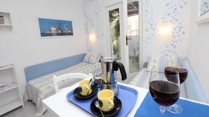 Apartment (One Bedroom Apartment with Terrace) | Living room | TV - Apartments Frane (Rovinj)