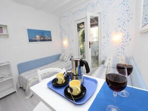 Leilighet (One Bedroom Apartment with Terrace) | Oppholdsrom | TV