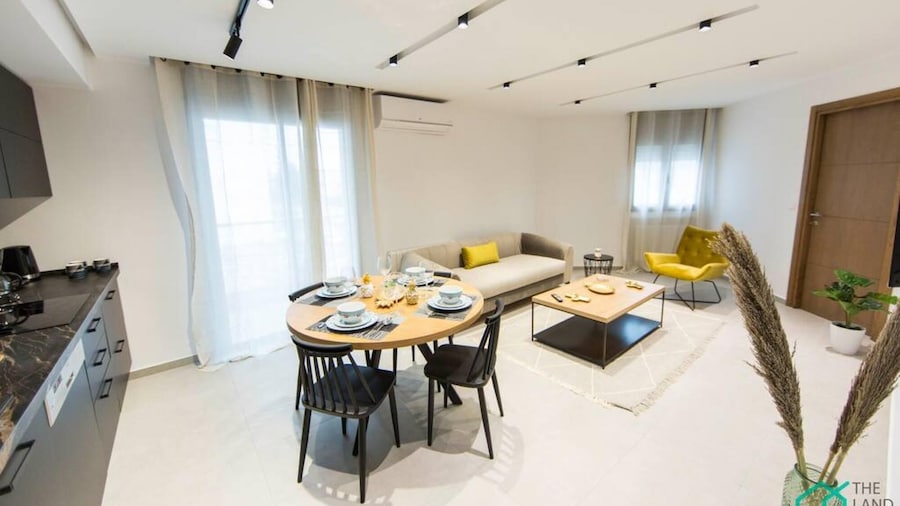 Sunset 203 Luxury apt With Gym in Lac1