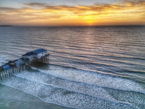 Cozy 1 BR Condo Steps From The Beach