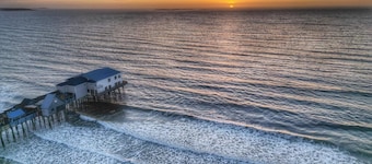 Cozy 1 BR Condo Steps From The Beach