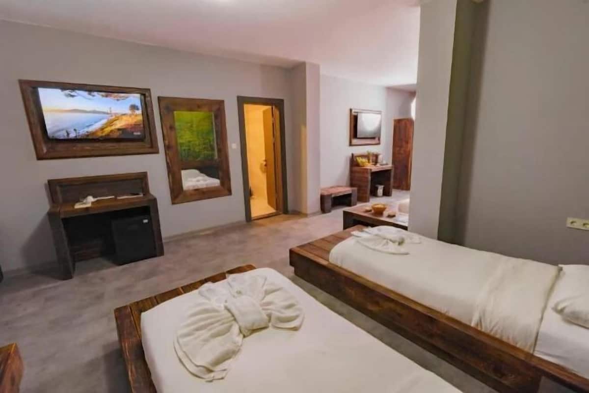 1 bedroom, premium bedding, minibar, in-room safe