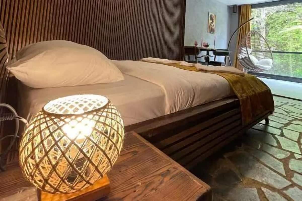 1 bedroom, premium bedding, minibar, in-room safe