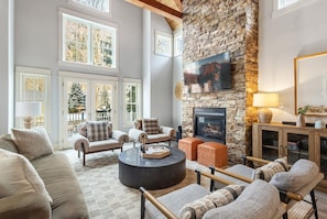 House, 4 Bedrooms | Living area