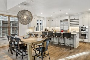 House, 4 Bedrooms | Dining