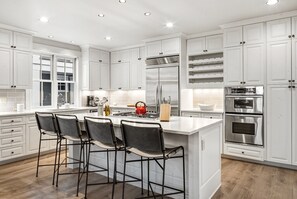 House, 4 Bedrooms | Private kitchen | Fridge, oven, coffee/tea maker, toaster - Lux Home W/ Gas Fireplace, Hot Tub, 8 Min To Lift 7 Bunk Room For Kids! 4 Bedroom Home by RedAwning (Telluride)