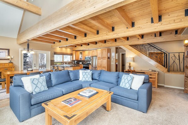 Condo, 3 Bedrooms | Living area