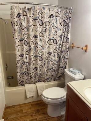Hårtørrer, håndklæder, Toiletpapir