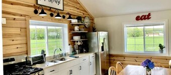 Cozy Barn Loft: Country Views & Central to Beaches