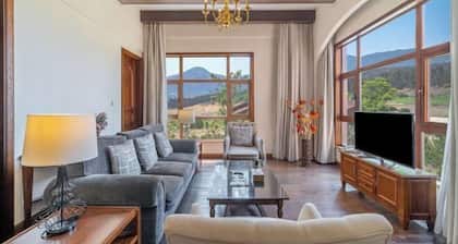 Qunyinghui Holiday Hotel