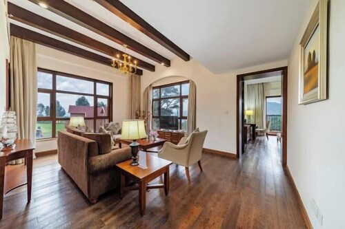 Qunyinghui Holiday Hotel