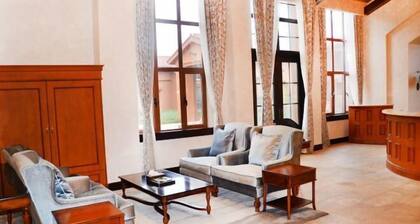 Qunyinghui Holiday Hotel