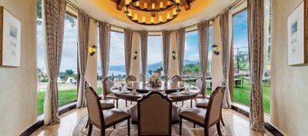 Qunyinghui Holiday Hotel