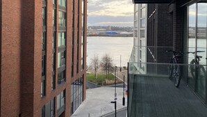 Unclassified image, 5 of 15, button - Rent a Luxury Apartment in Canary and Royal Wharf (London)