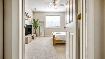 3 bedrooms, bed sheets