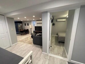 1 chambre, bureau, fer et planche à repasser, accès au Wi-Fi (inclus)