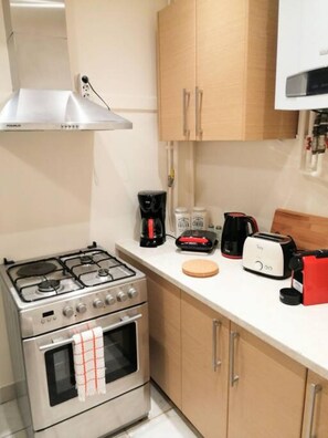 2 bedrooms, Internet - Elegant Apartment in Parliament Square (Athens)