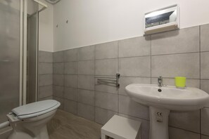 A bathroom with a toilet, sink, and mirror. - 3158 Sterlizia House by Barbarhouse (Gallipoli)