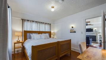 2 bedrooms, desk, iron/ironing board, travel crib