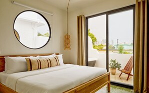 Signature Apartment | 2 bedrooms, hypo-allergenic bedding, memory foam beds - APT by DW (San Juan)
