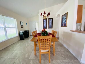 Casa, varias camas (Ezra's Vacation Home at Southern Dune) | Restaurantes