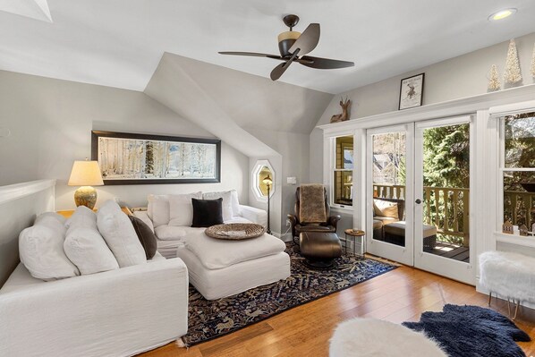 Condo, 3 Bedrooms | Living area