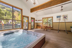 Condo, 3 Bedrooms | Interior