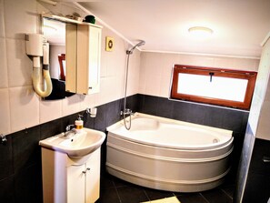 Apartment | Bathroom