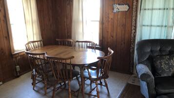 Cottage, 3 Bedrooms | Dining