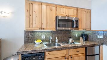 Condo, 1 Bedroom | Private kitchen | Coffee/tea maker, toaster