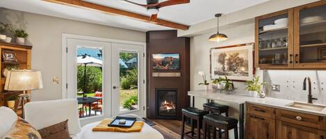 Condo, 1 Bedroom | Living area