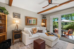 Condo, 1 Bedroom | Living area