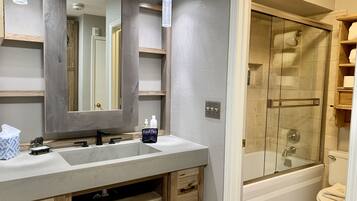 Condo, 1 Bedroom | Bathroom