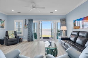 Townhome, 3 Bedrooms | Living area