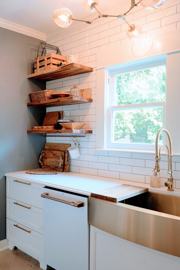 Fridge, microwave, oven, dishwasher