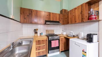 Basic House, Multiple Beds | Private kitchen