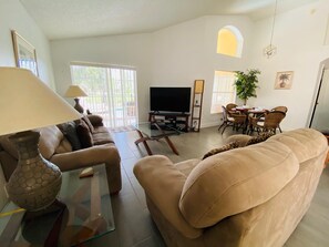 Casa, 2 camas de matrimonio (Hali's Southern Dunes Vacation Home ) | Zona de estar