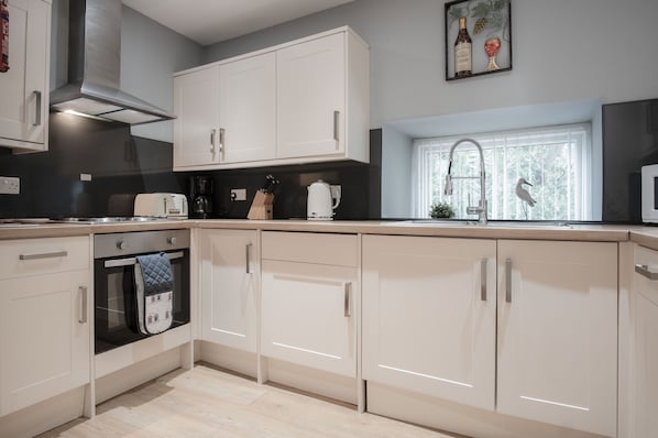Cottage (3 Bedrooms) | Private kitchen