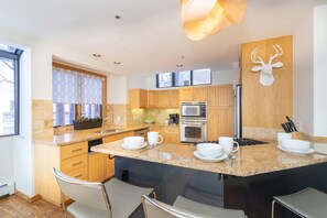 聯排別墅, 3 間臥室 | 私人廚房 | 電冰箱、烤箱、咖啡機/沖茶器、烤麵包機