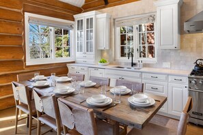 Maison, 3 chambres | Restauration