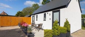 Cosy Double or Twin Studio Near Shearsby, England